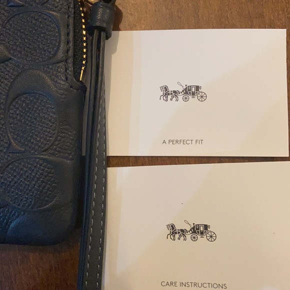 Coach Embossed Leather purse - Picture 5 of 6